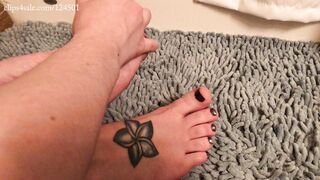 Leena Mae - Worship My Feet As I Paint My Toe Nails