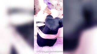 Belle Delphine   29 07 2020 Hitachi Buttplug Game Night (1) edit