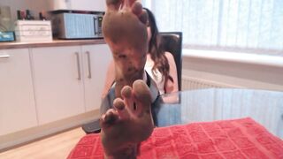 Sexy amateur exposing her extremely muddy feet and soles in the kitchen