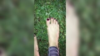 Amateur blonde worships her own dirty feet after walking barefoot