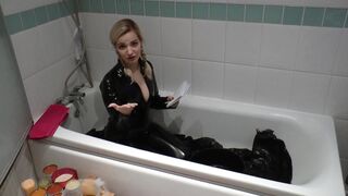 Bad Dolly - The Sploshing Quiz Savory Messy Wam