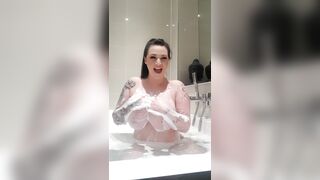 harmonyreigns - Foamy Bubble Bath Fun